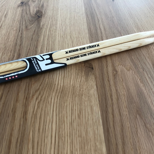 Drumsticks - Ahorn mit Logo-Druck - DER BANDMARKT